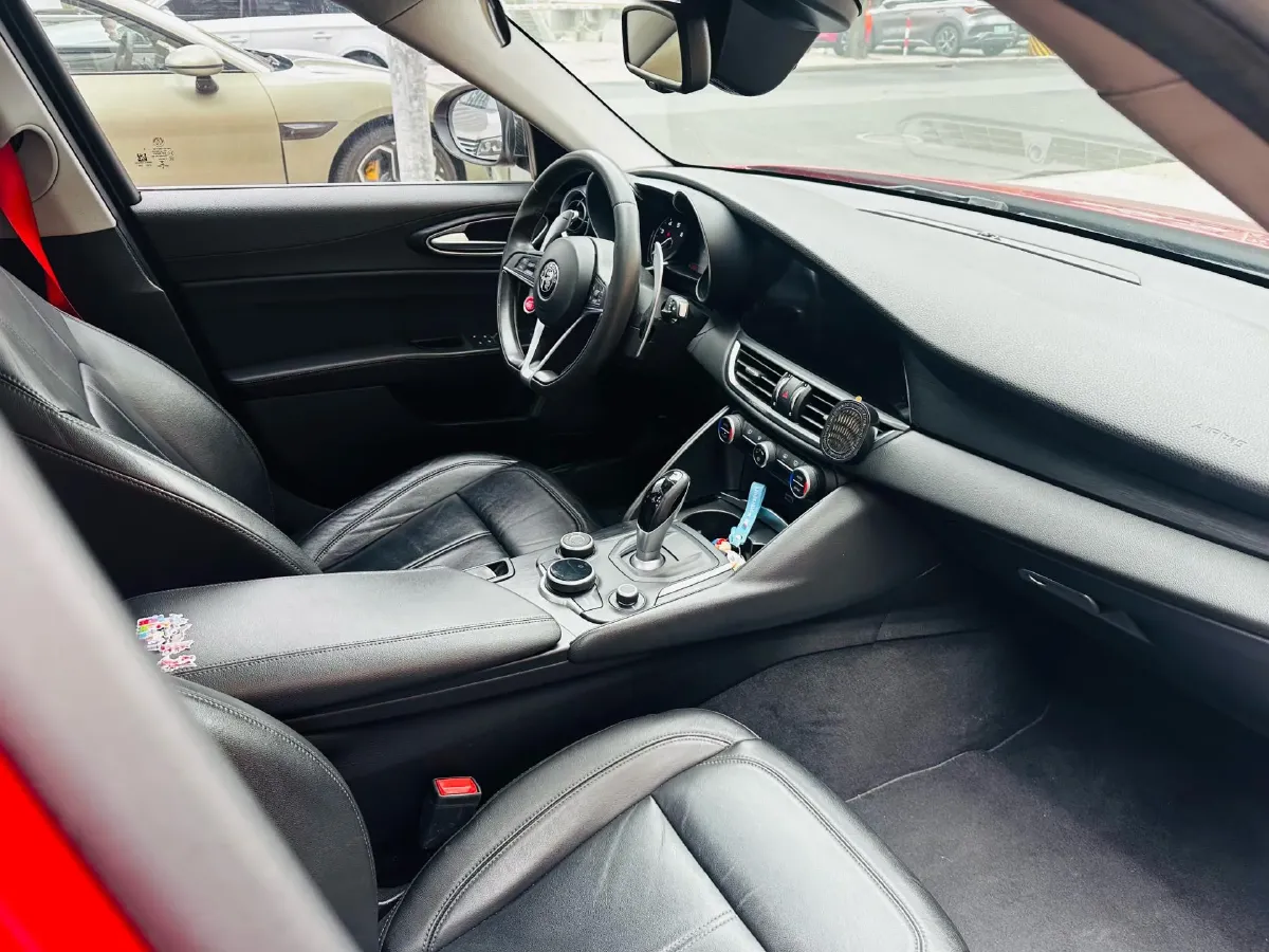 2017 Ford Mustang 2.3T 314HP L4 6AT,autocango,china used car exporter,china ev exporter,chinese used car exporter,chinese used ev exporter