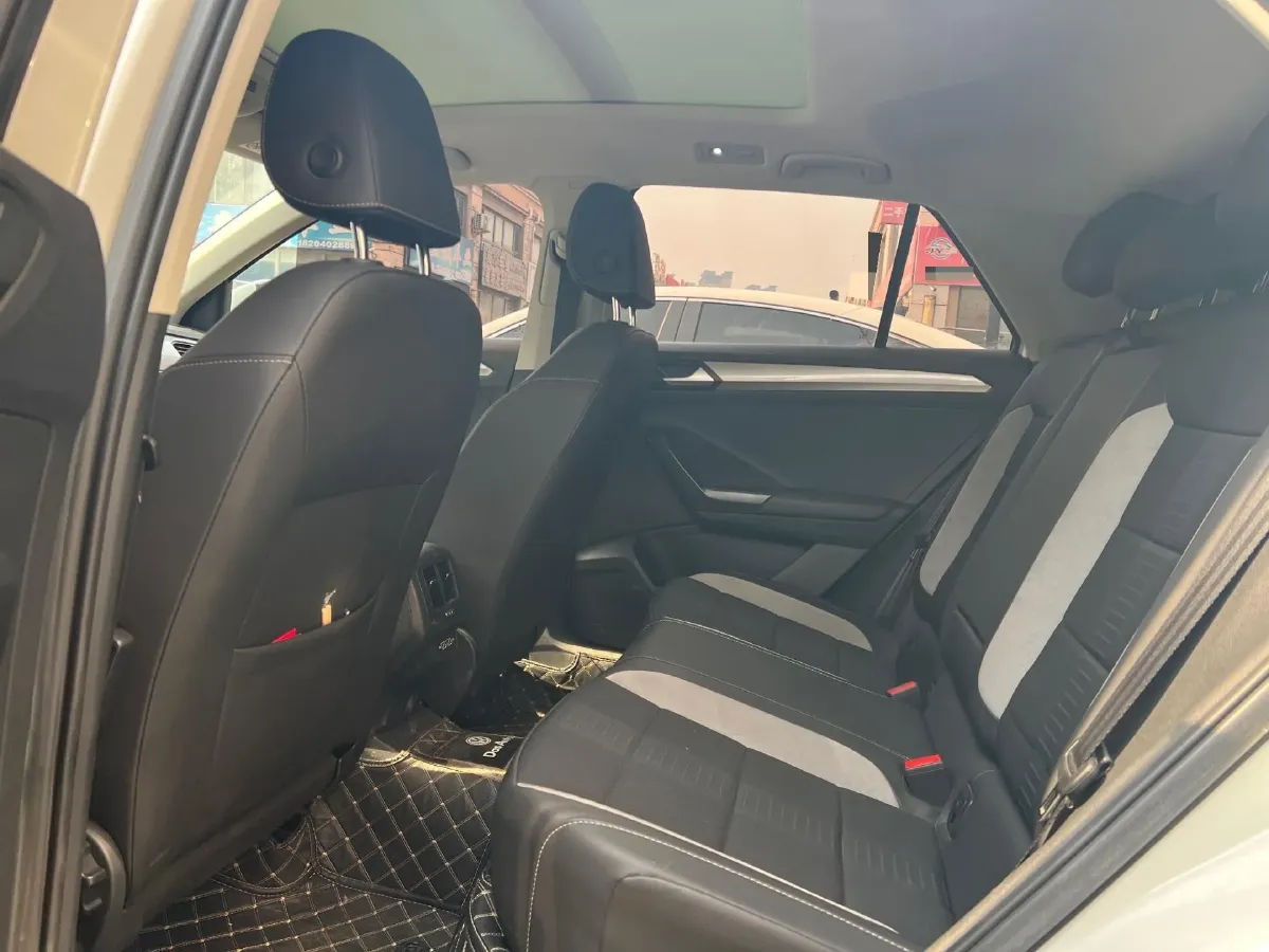 2019 Volkswagen T-Roc 1.4T 131HP L4 7DCT,autocango,china used car exporter,china ev exporter,chinese used car exporter,chinese used ev exporter