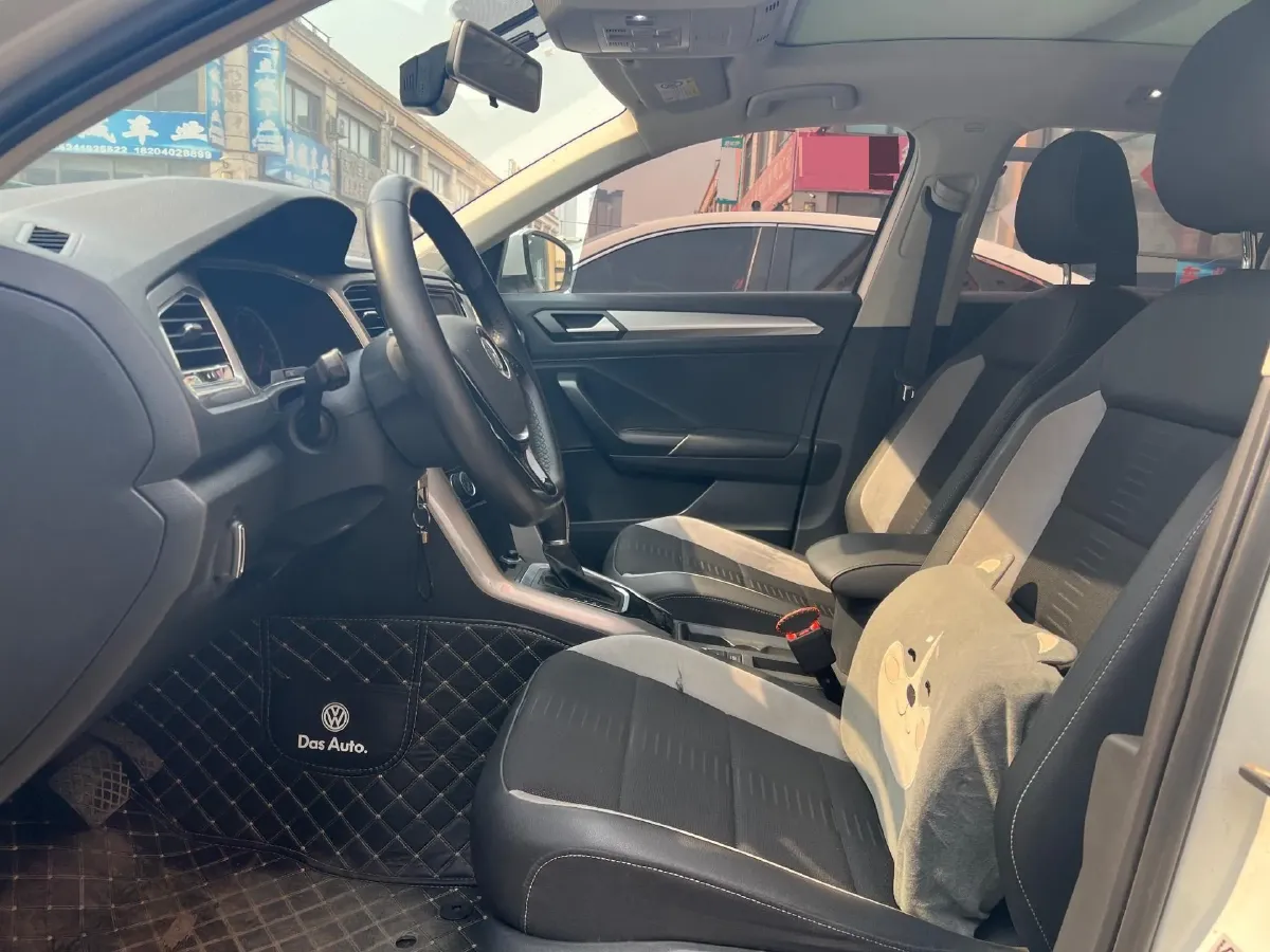 2019 Volkswagen T-Roc 1.4T 131HP L4 7DCT,autocango,china used car exporter,china ev exporter,chinese used car exporter,chinese used ev exporter