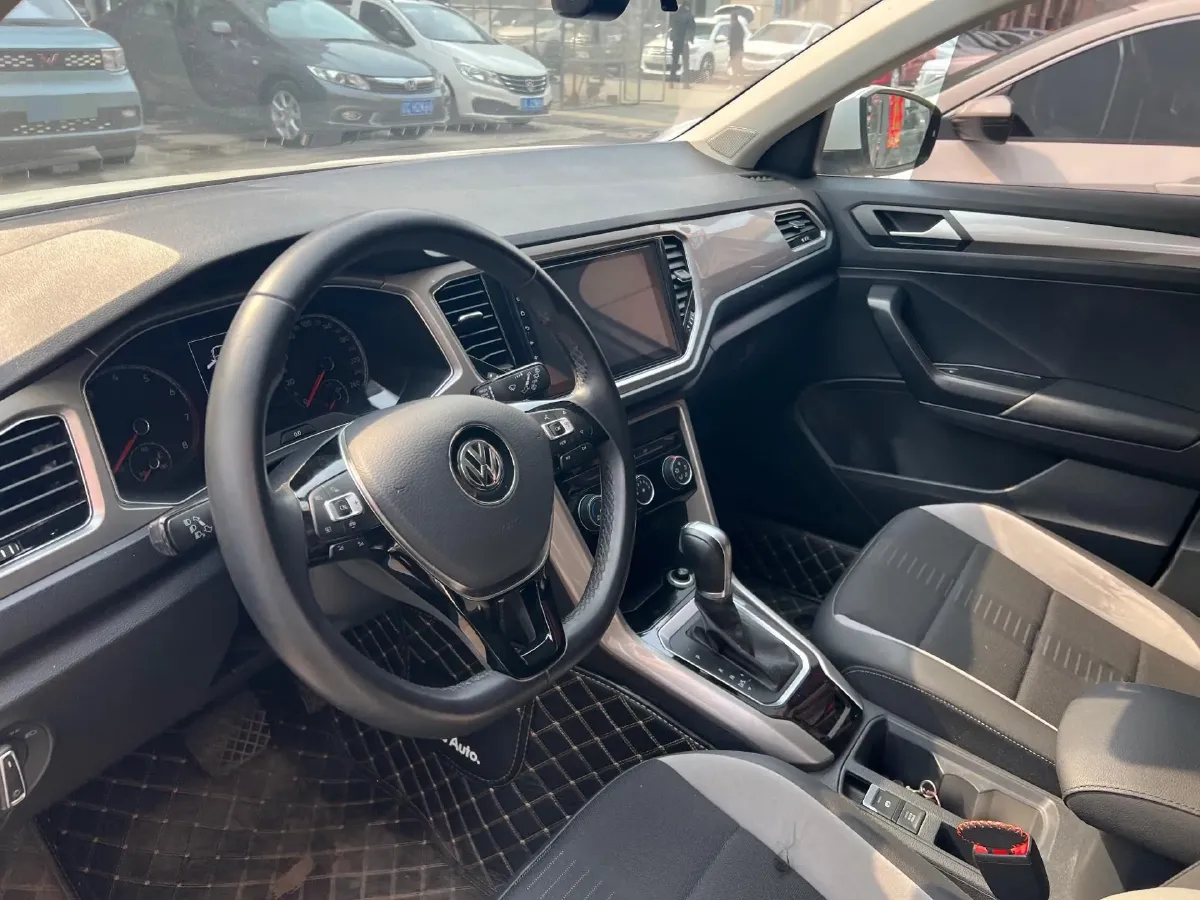 2019 Volkswagen T-Roc 1.4T 131HP L4 7DCT,autocango,china used car exporter,china ev exporter,chinese used car exporter,chinese used ev exporter