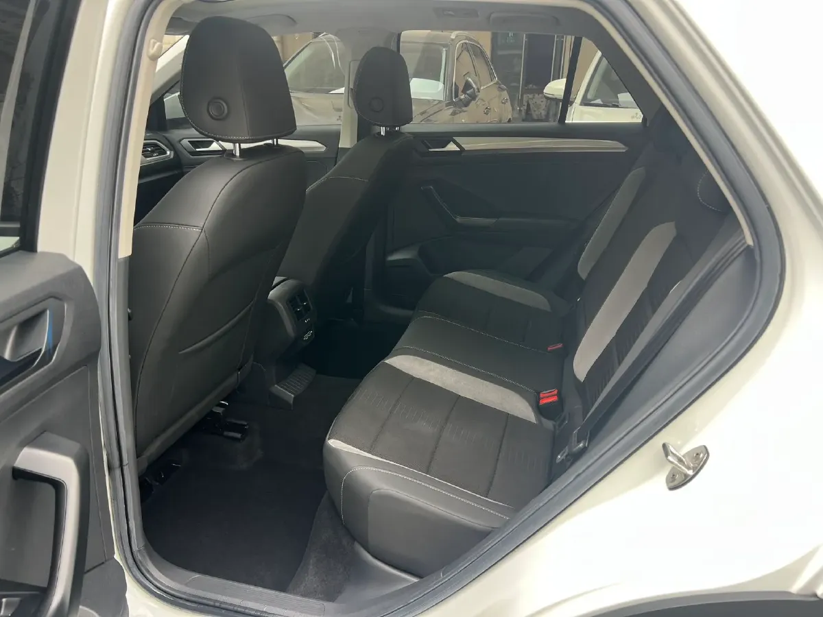 2022 Volkswagen T-Roc 1.4T 150HP L4 7DCT,autocango,china used car exporter,china ev exporter,chinese used car exporter,chinese used ev exporter