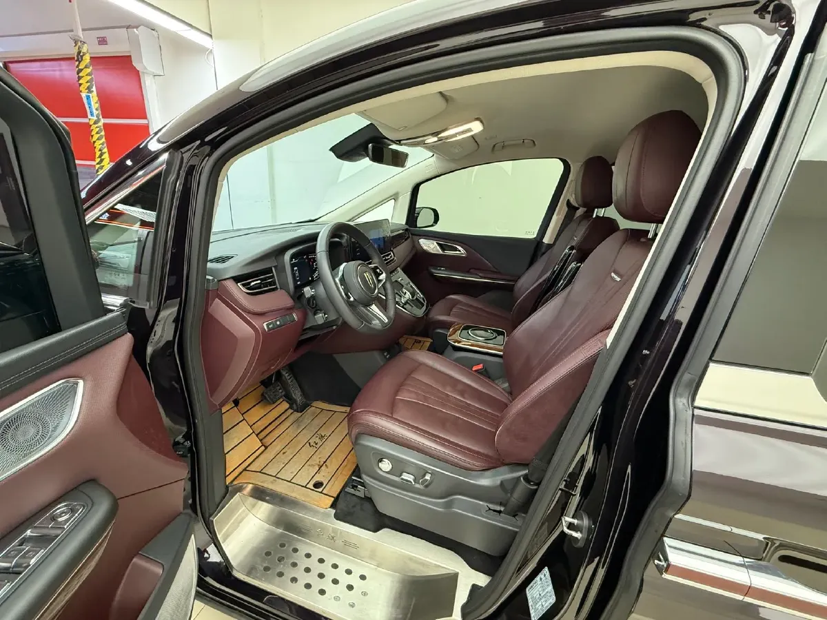 2023 HongQi HQ9 2.0T 252HP L4 8AT,autocango,china used car exporter,china ev exporter,chinese used car exporter,chinese used ev exporter