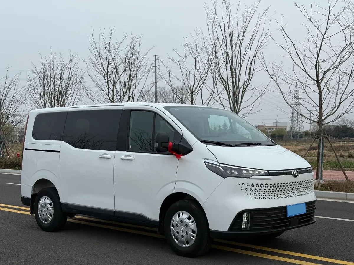 2023 MAXUS XinTu V70 2.0T 125HP L4 6MT,autocango,china used car exporter,china ev exporter,chinese used car exporter,chinese used ev exporter