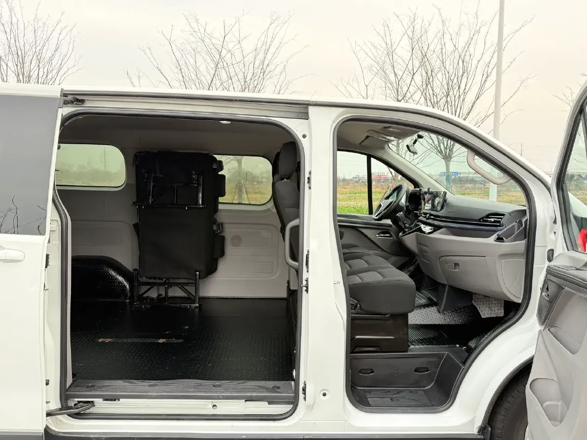 2023 MAXUS XinTu V70 2.0T 125HP L4 6MT,autocango,china used car exporter,china ev exporter,chinese used car exporter,chinese used ev exporter