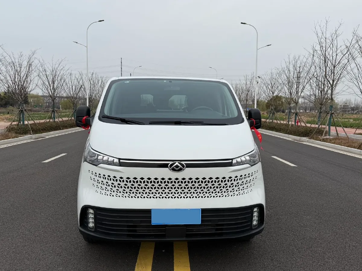 2023 MAXUS XinTu V70 2.0T 125HP L4 6MT,autocango,china used car exporter,china ev exporter,chinese used car exporter,chinese used ev exporter