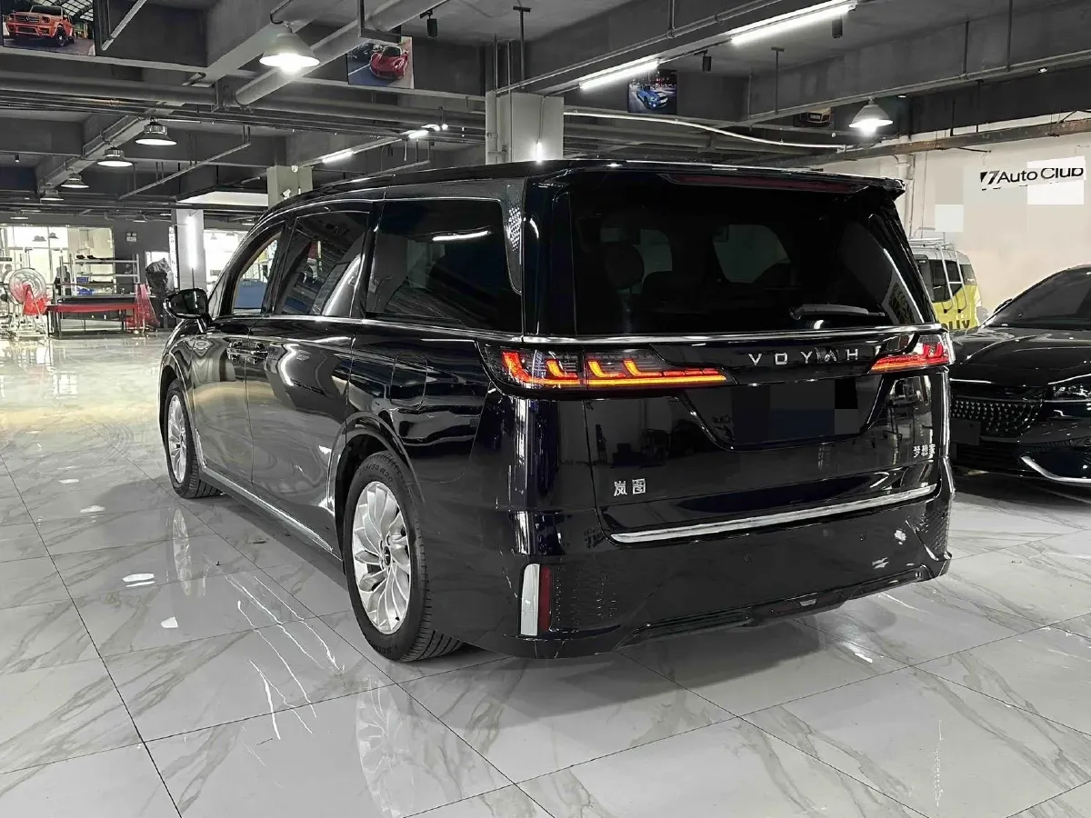 2024 Voyah Dream 1.5T 150HP L4 PHEV 43KWH,autocango,china used car exporter,china ev exporter,chinese used car exporter,chinese used ev exporter