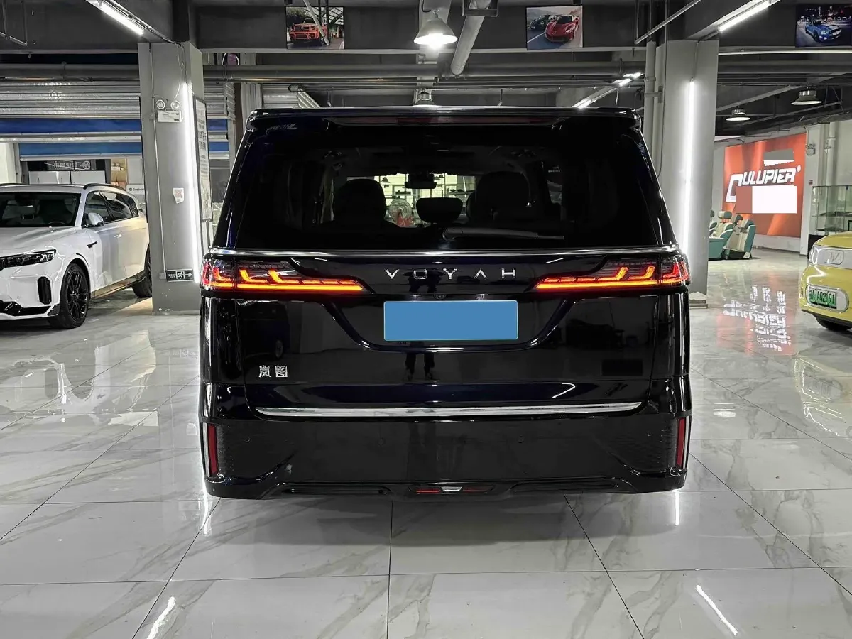 2024 Voyah Dream 1.5T 150HP L4 PHEV 43KWH,autocango,china used car exporter,china ev exporter,chinese used car exporter,chinese used ev exporter