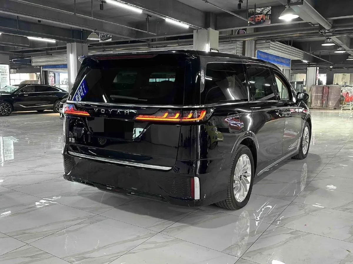 2024 Voyah Dream 1.5T 150HP L4 PHEV 43KWH,autocango,china used car exporter,china ev exporter,chinese used car exporter,chinese used ev exporter