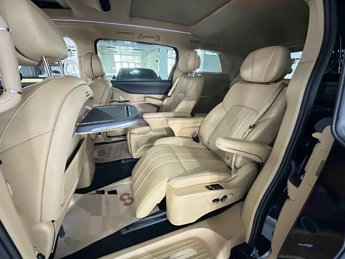 2024 Voyah Dream 1.5T 150HP L4 PHEV 43KWH,autocango,china used car exporter,china ev exporter,chinese used car exporter,chinese used ev exporter