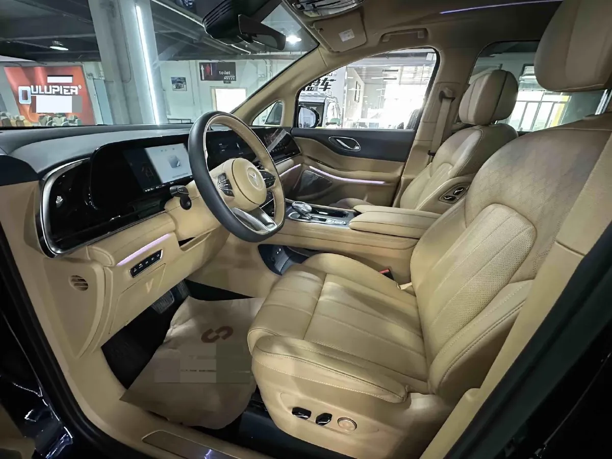 2024 Voyah Dream 1.5T 150HP L4 PHEV 43KWH,autocango,china used car exporter,china ev exporter,chinese used car exporter,chinese used ev exporter