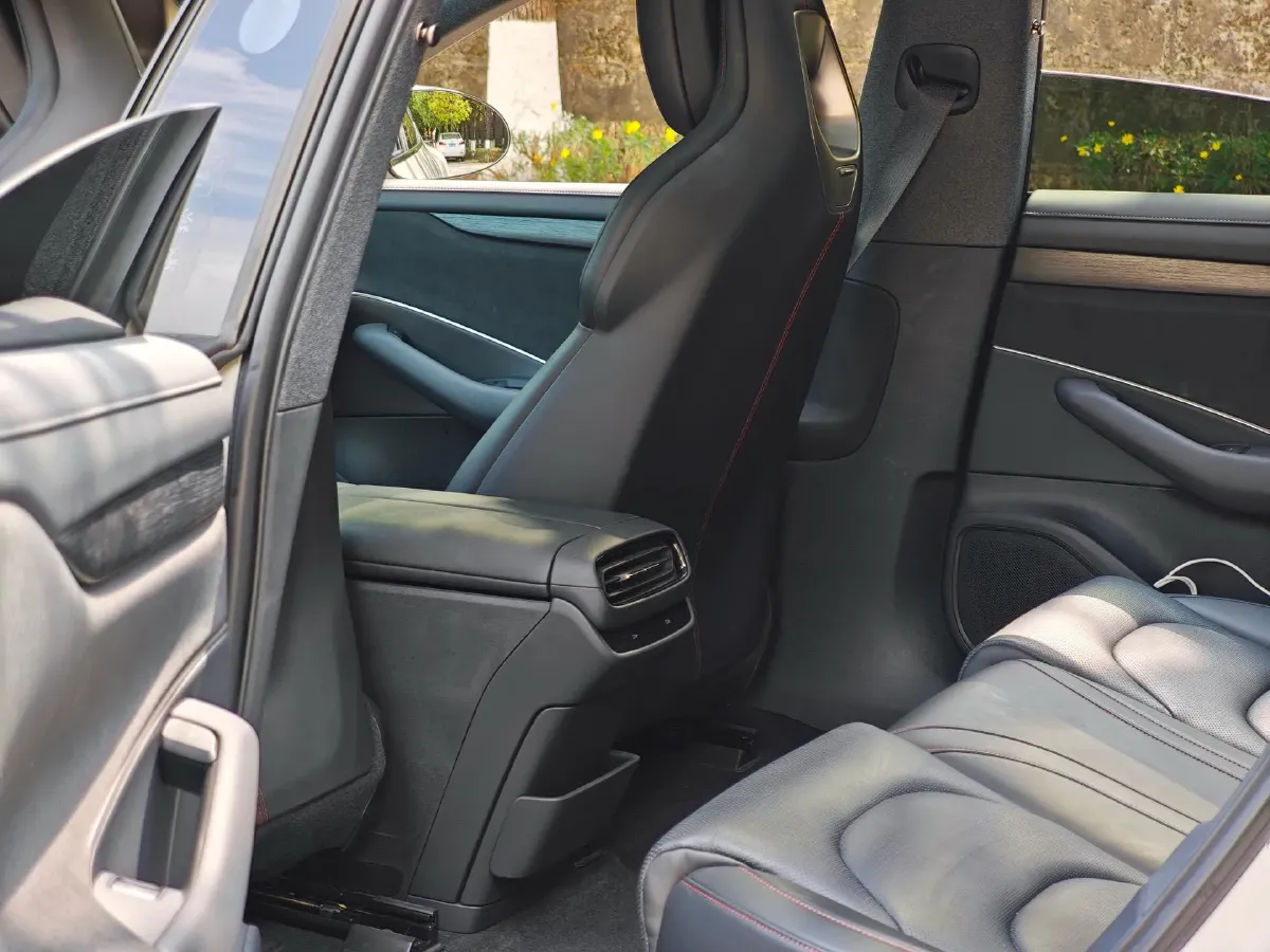 2024 MI SU7 BEV 73.6KWH,autocango,china used car exporter,china ev exporter,chinese used car exporter,chinese used ev exporter