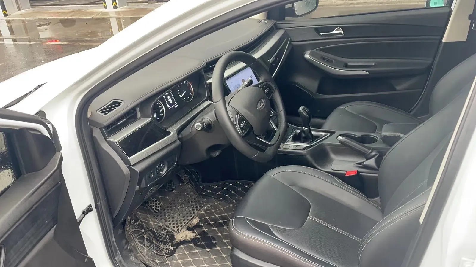 2025 Chery Arrizo 5 1.5L 120HP L4 5MT,autocango,china used car exporter,china ev exporter,chinese used car exporter,chinese used ev exporter