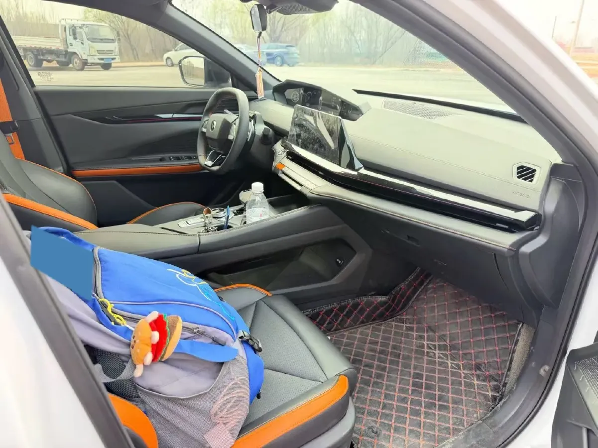 2024 ChangAn UNI-V 1.5T 188HP L4 7DCT,autocango,china used car exporter,china ev exporter,chinese used car exporter,chinese used ev exporter