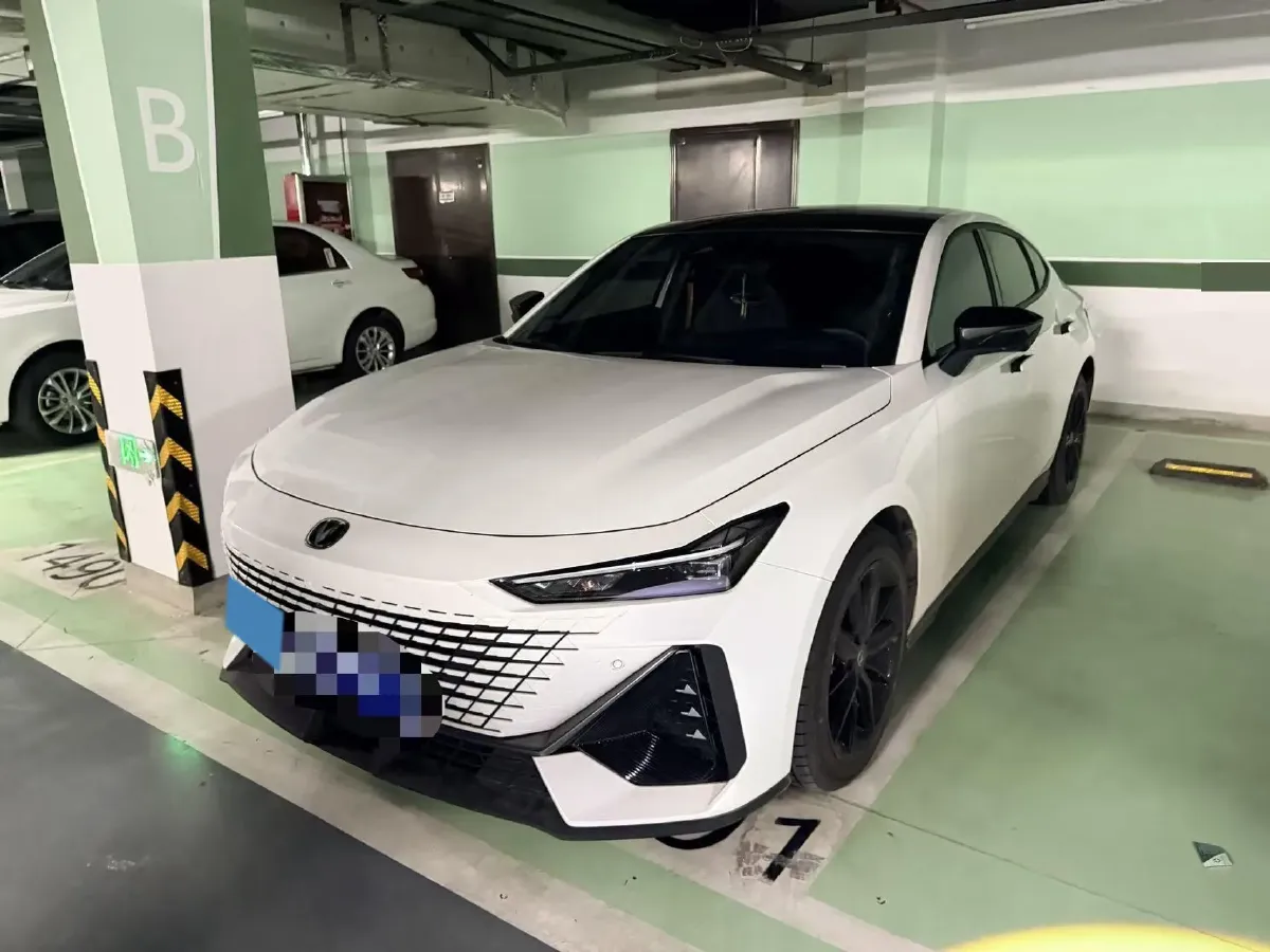 2024 ChangAn UNI-V 1.5T 188HP L4 7DCT,autocango,china used car exporter,china ev exporter,chinese used car exporter,chinese used ev exporter