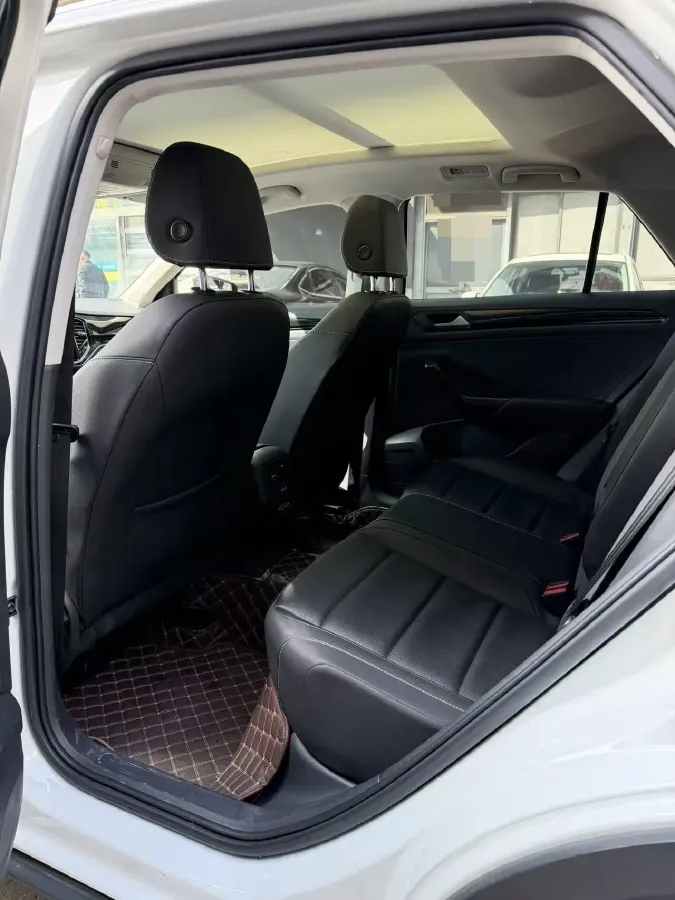 2021 Volkswagen T-Roc 1.4T 150HP L4 7DCT,autocango,china used car exporter,china ev exporter,chinese used car exporter,chinese used ev exporter