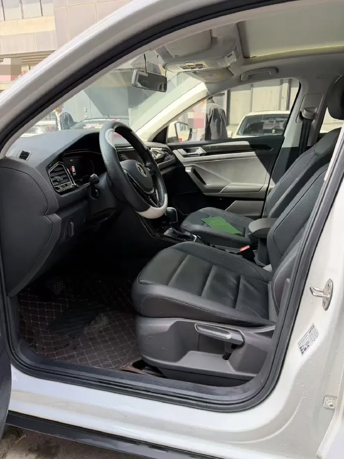 2021 Volkswagen T-Roc 1.4T 150HP L4 7DCT,autocango,china used car exporter,china ev exporter,chinese used car exporter,chinese used ev exporter