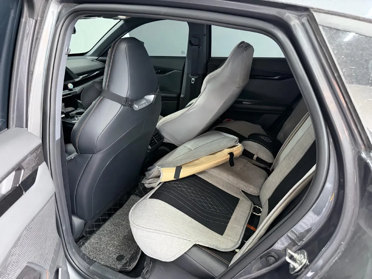 2023 ChangAn UNI-V 1.5T 188HP L4 7DCT,autocango,china used car exporter,china ev exporter,chinese used car exporter,chinese used ev exporter