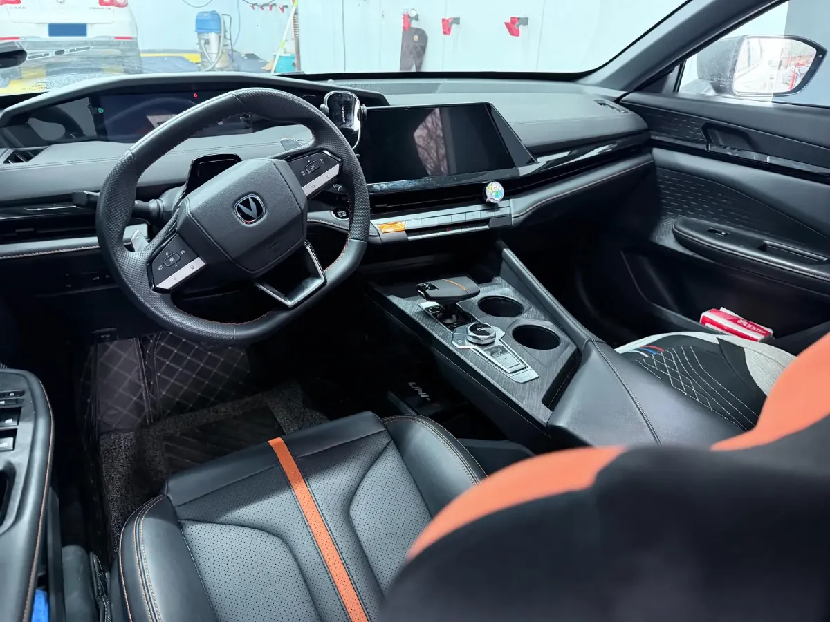 2023 ChangAn UNI-V 1.5T 188HP L4 7DCT,autocango,china used car exporter,china ev exporter,chinese used car exporter,chinese used ev exporter