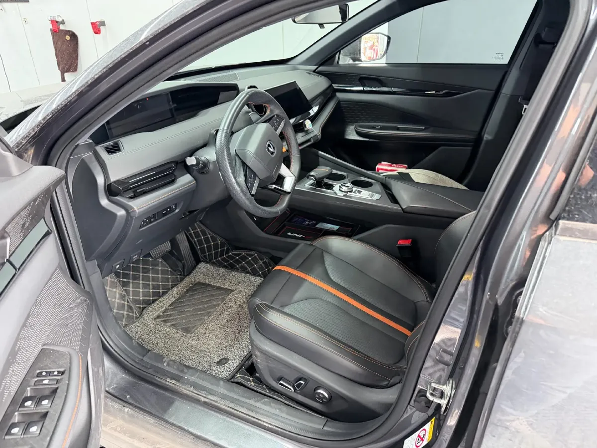 2023 ChangAn UNI-V 1.5T 188HP L4 7DCT,autocango,china used car exporter,china ev exporter,chinese used car exporter,chinese used ev exporter