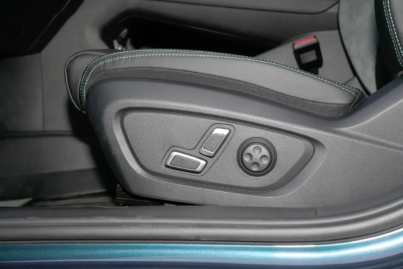 2023 Geely Preface 2.0T 190HP L4 7DCT,autocango,china used car exporter,china ev exporter,chinese used car exporter,chinese used ev exporter