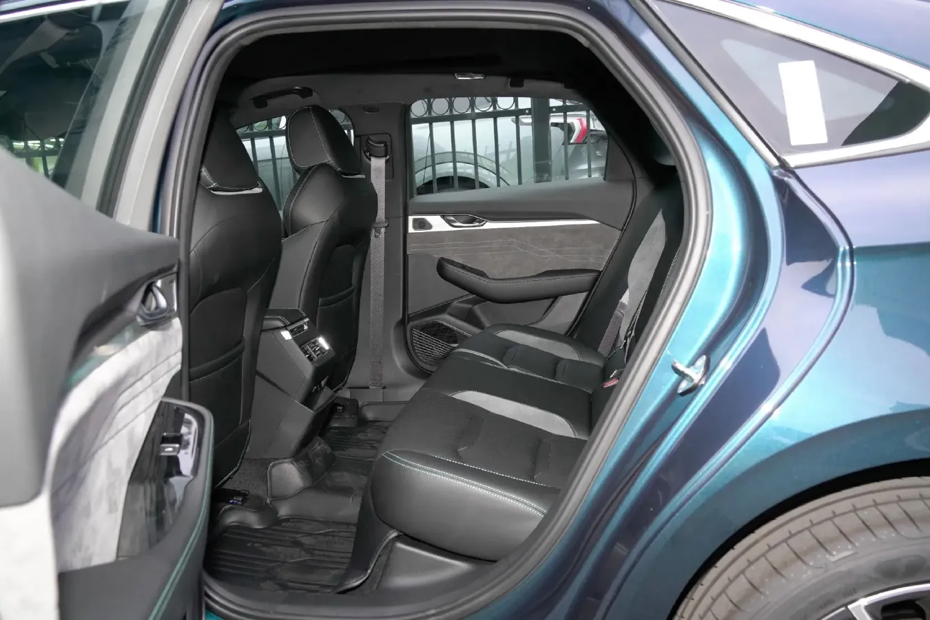 2023 Geely Preface 2.0T 190HP L4 7DCT,autocango,china used car exporter,china ev exporter,chinese used car exporter,chinese used ev exporter