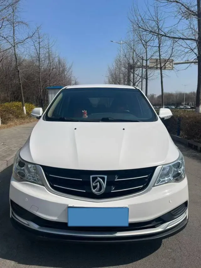 2019 BaoJun 730 1.5L 105HP L4 6MT,autocango,china used car exporter,china ev exporter,chinese used car exporter,chinese used ev exporter