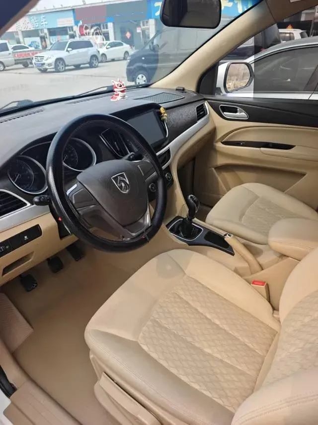 2019 BaoJun 730 1.5L 105HP L4 6MT,autocango,china used car exporter,china ev exporter,chinese used car exporter,chinese used ev exporter