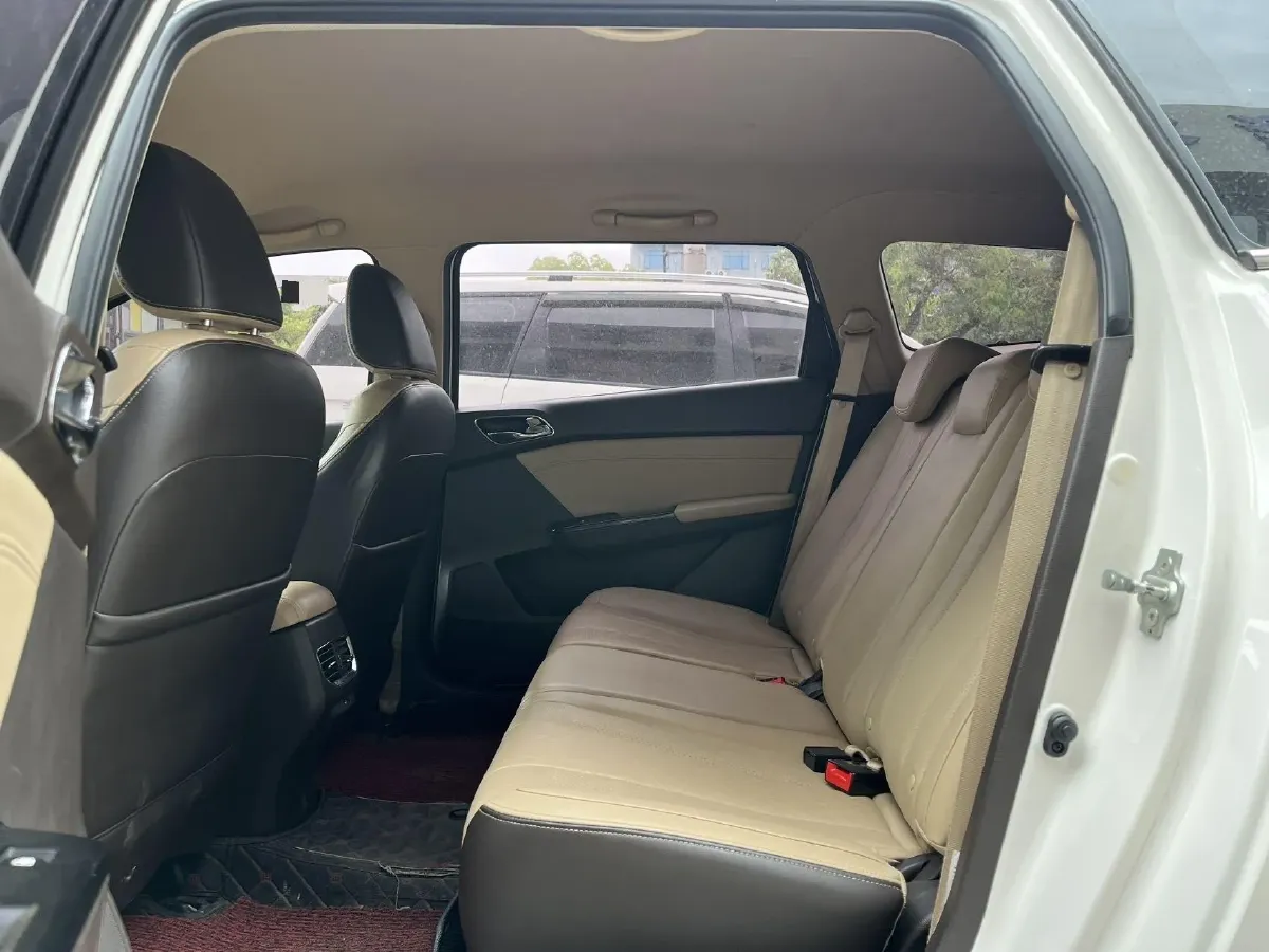 2017 BaoJun 310W 1.5L 112HP L4 6MT,autocango,china used car exporter,china ev exporter,chinese used car exporter,chinese used ev exporter