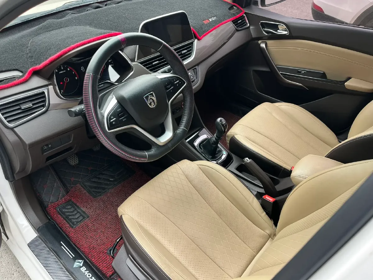 2017 BaoJun 310W 1.5L 112HP L4 6MT,autocango,china used car exporter,china ev exporter,chinese used car exporter,chinese used ev exporter