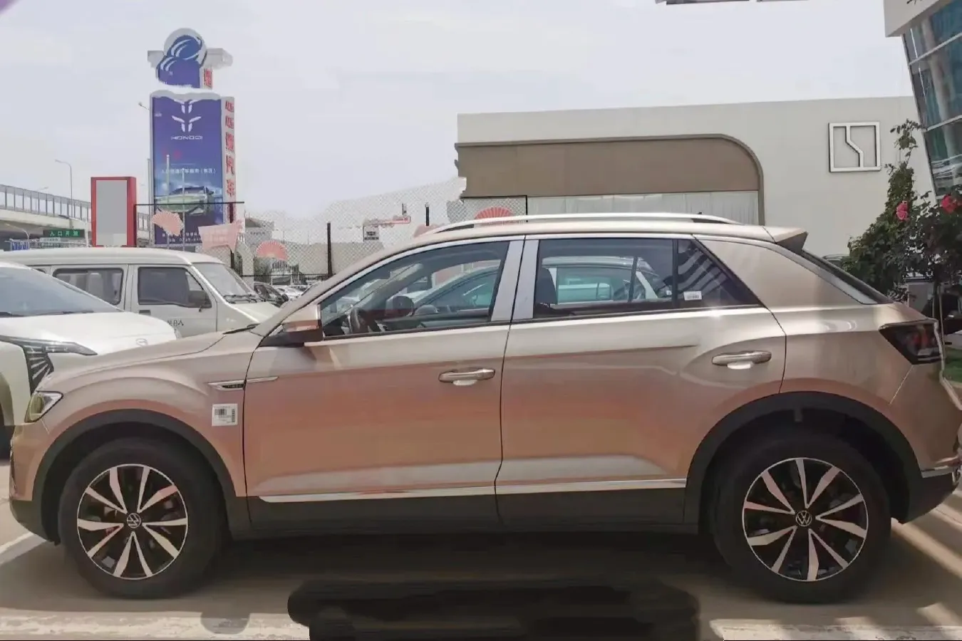 2022 Volkswagen T-Roc 1.4T 150HP L4 7DCT,autocango,china used car exporter,china ev exporter,chinese used car exporter,chinese used ev exporter