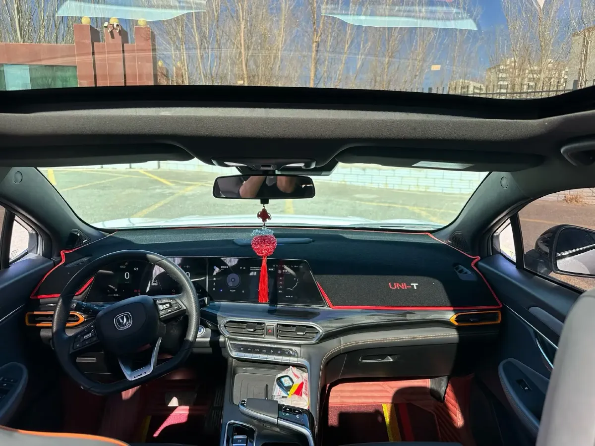 2021 ChangAn UNI-T 1.5T 180HP L4 7DCT,autocango,china used car exporter,china ev exporter,chinese used car exporter,chinese used ev exporter