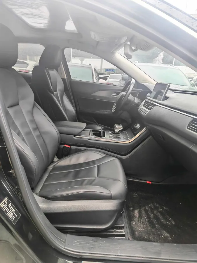 2022 HongQi H5 1.8T 197HP L4 6AT,autocango,china used car exporter,china ev exporter,chinese used car exporter,chinese used ev exporter