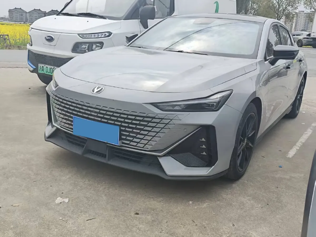 2022 ChangAn UNI-V 1.5T 188HP L4 7DCT,autocango,china used car exporter,china ev exporter,chinese used car exporter,chinese used ev exporter