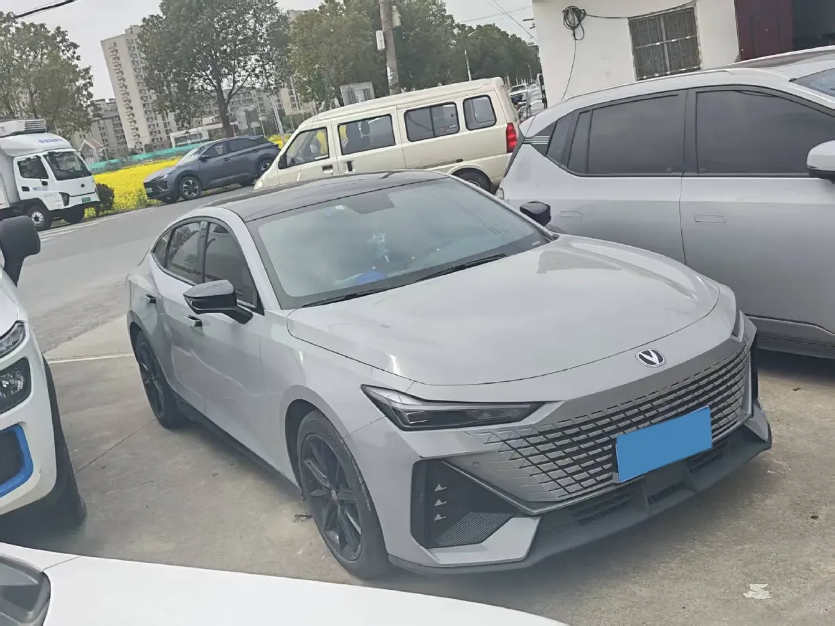 2022 ChangAn UNI-V 1.5T 188HP L4 7DCT,autocango,china used car exporter,china ev exporter,chinese used car exporter,chinese used ev exporter