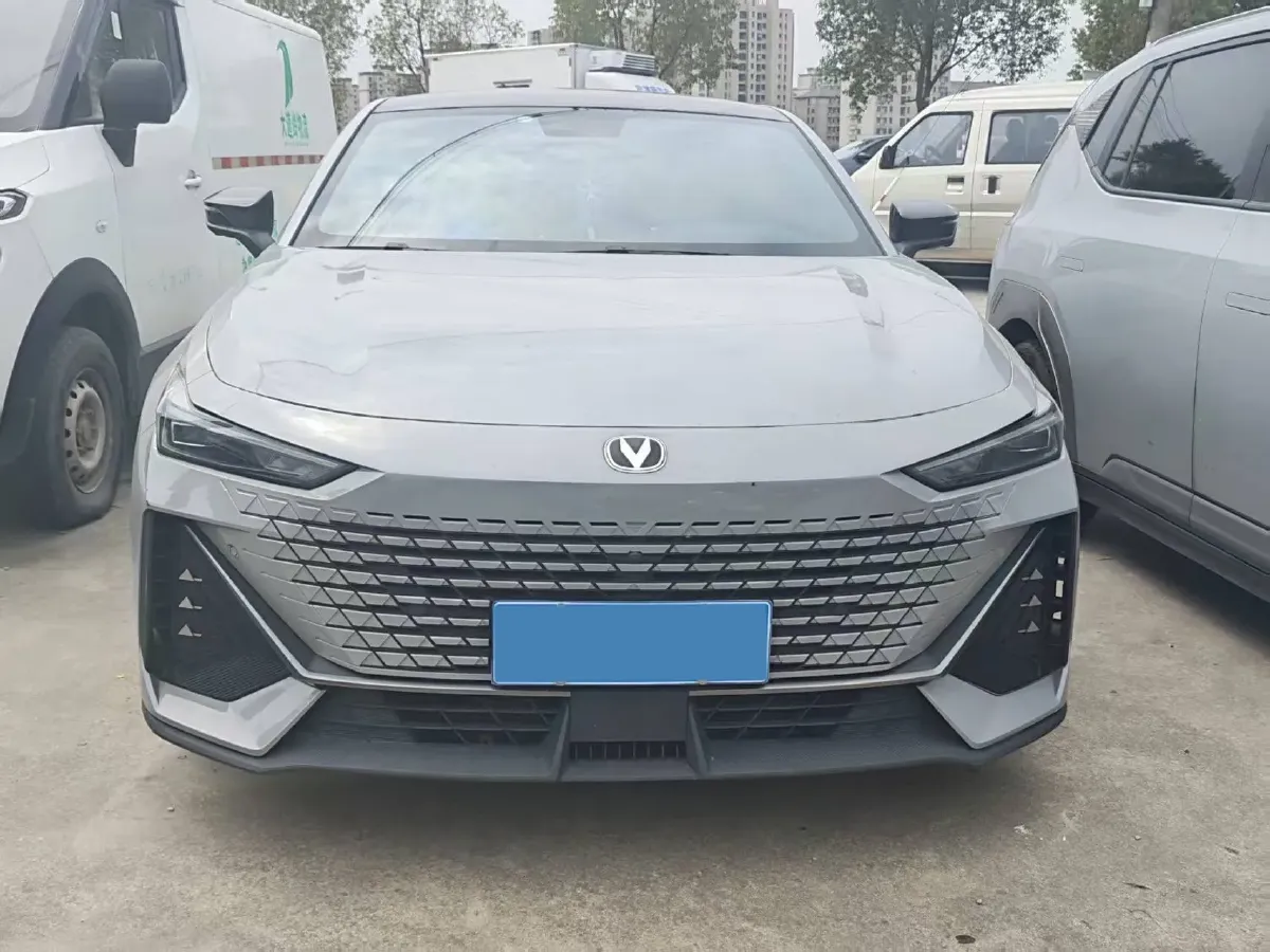 2022 ChangAn UNI-V 1.5T 188HP L4 7DCT,autocango,china used car exporter,china ev exporter,chinese used car exporter,chinese used ev exporter