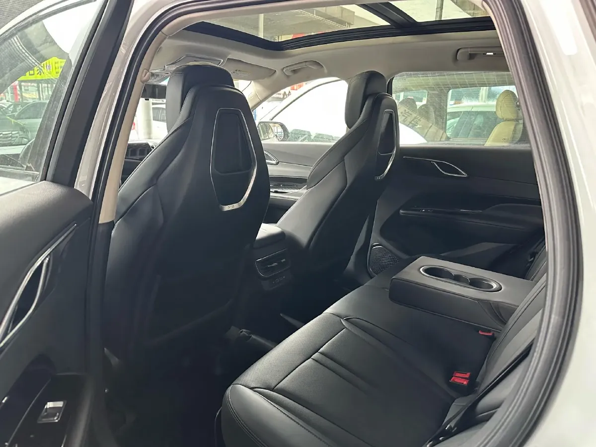 2024 HongQi HS3 1.5T 169HP L4 1DHT PHEV 18.4KWH,autocango,china used car exporter,china ev exporter,chinese used car exporter,chinese used ev exporter