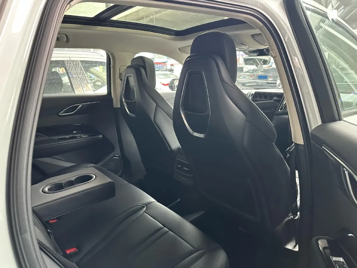 2024 HongQi HS3 1.5T 169HP L4 1DHT PHEV 18.4KWH,autocango,china used car exporter,china ev exporter,chinese used car exporter,chinese used ev exporter