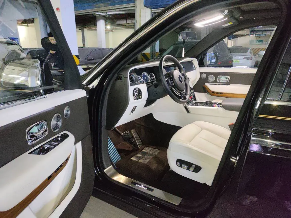 2018 Rolls-Royce Cullinan 6.7T 571HP V12 8AT,autocango,china used car exporter,china ev exporter,chinese used car exporter,chinese used ev exporter