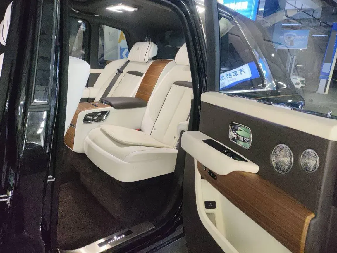 2018 Rolls-Royce Cullinan 6.7T 571HP V12 8AT,autocango,china used car exporter,china ev exporter,chinese used car exporter,chinese used ev exporter