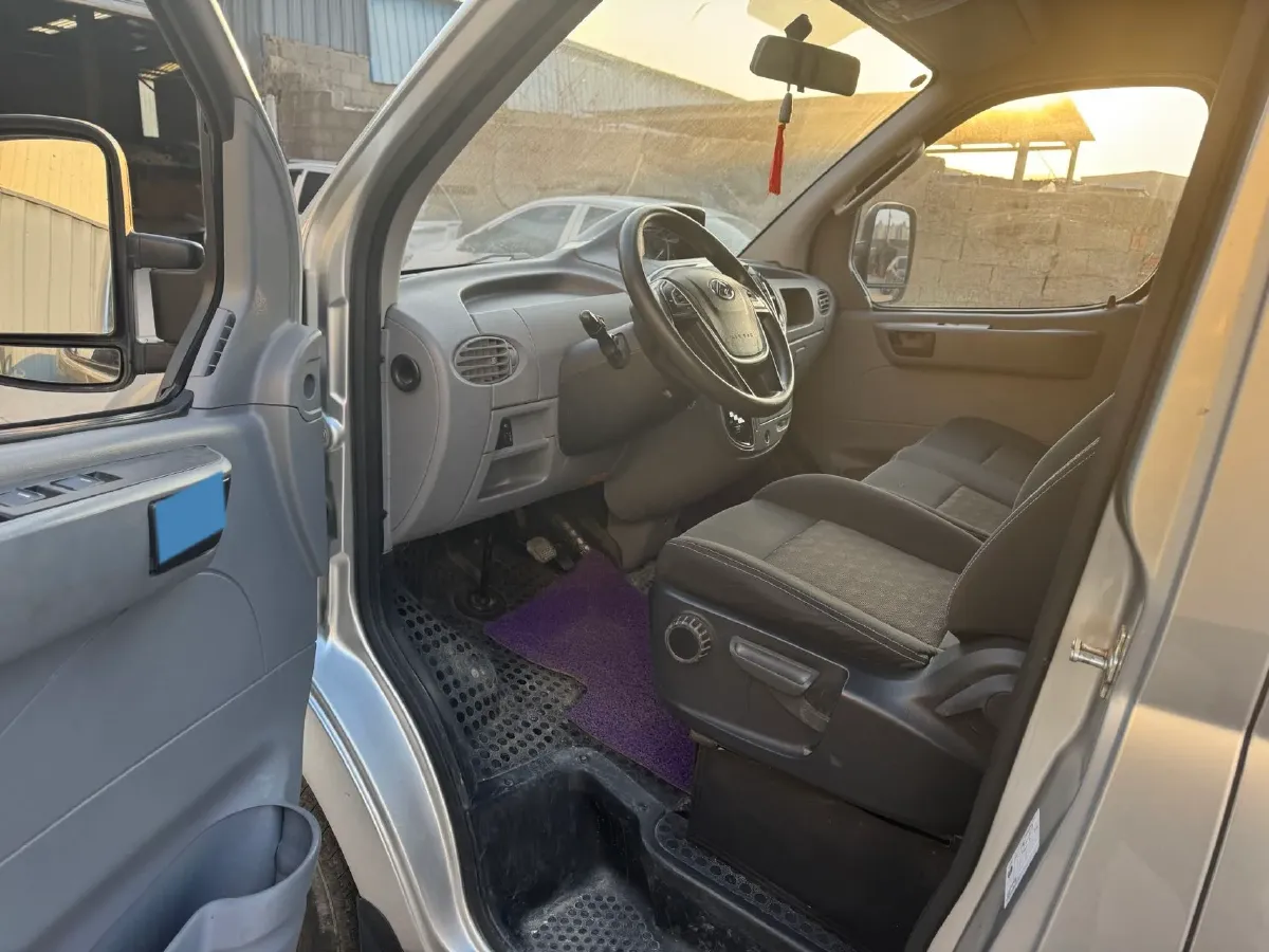 2020 MAXUS XinTu V80 2.0T 139HP L4 6MT,autocango,china used car exporter,china ev exporter,chinese used car exporter,chinese used ev exporter