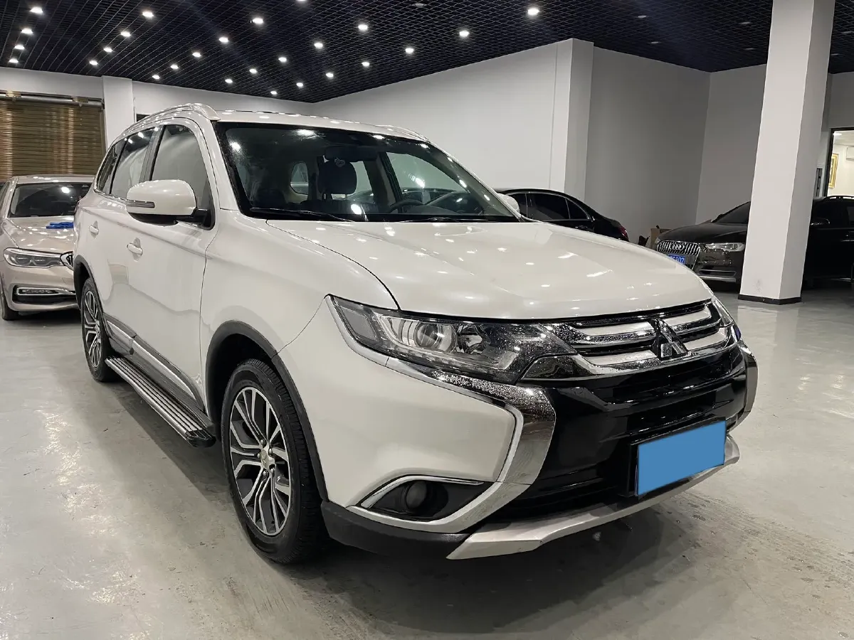 2018 Mitsubishi Outlander 2.0L 166HP L4 CVT,autocango,china used car exporter,china ev exporter,chinese used car exporter,chinese used ev exporter
