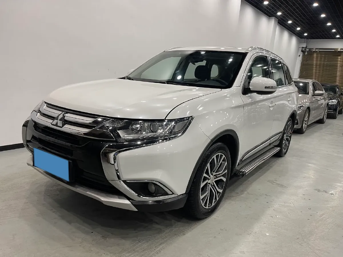 2018 Mitsubishi Outlander 2.0L 166HP L4 CVT,autocango,china used car exporter,china ev exporter,chinese used car exporter,chinese used ev exporter