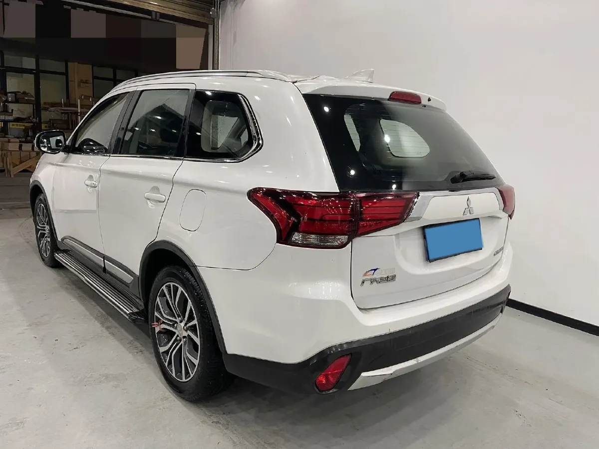 2018 Mitsubishi Outlander 2.0L 166HP L4 CVT,autocango,china used car exporter,china ev exporter,chinese used car exporter,chinese used ev exporter