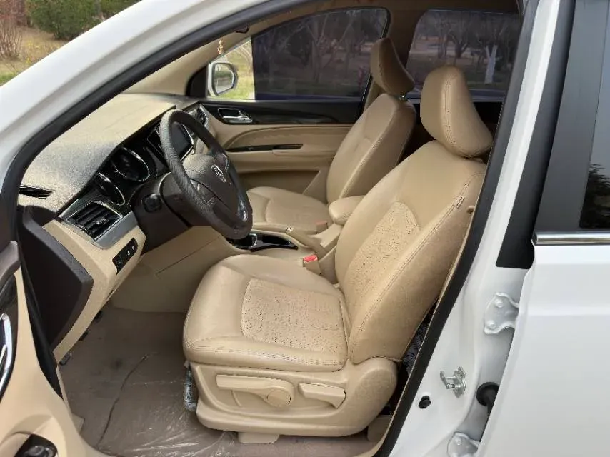 2016 BaoJun 560 1.5T 150HP L4 6MT,autocango,china used car exporter,china ev exporter,chinese used car exporter,chinese used ev exporter