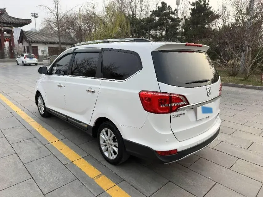 2016 BaoJun 560 1.5T 150HP L4 6MT,autocango,china used car exporter,china ev exporter,chinese used car exporter,chinese used ev exporter