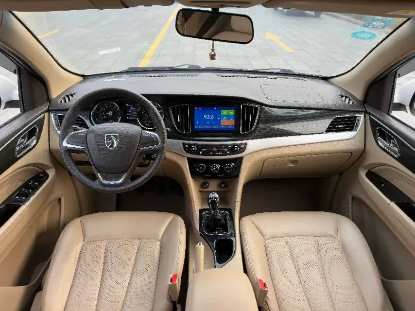 2016 BaoJun 560 1.5T 150HP L4 6MT,autocango,china used car exporter,china ev exporter,chinese used car exporter,chinese used ev exporter