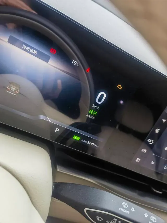 2022 Voyah Dream 1.5T 136HP L4 PHEV 25.57KWH,autocango,china used car exporter,china ev exporter,chinese used car exporter,chinese used ev exporter