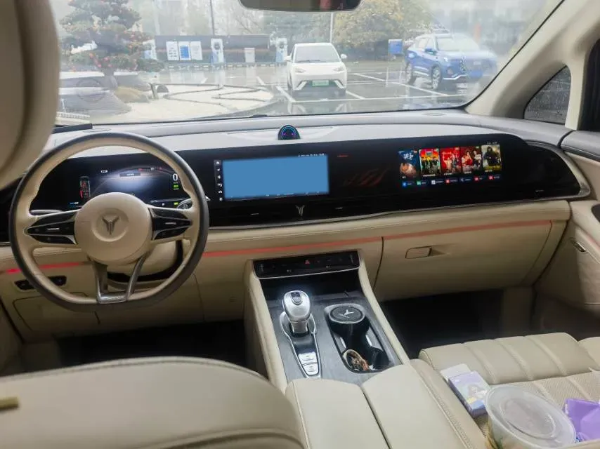 2022 Voyah Dream 1.5T 136HP L4 PHEV 25.57KWH,autocango,china used car exporter,china ev exporter,chinese used car exporter,chinese used ev exporter