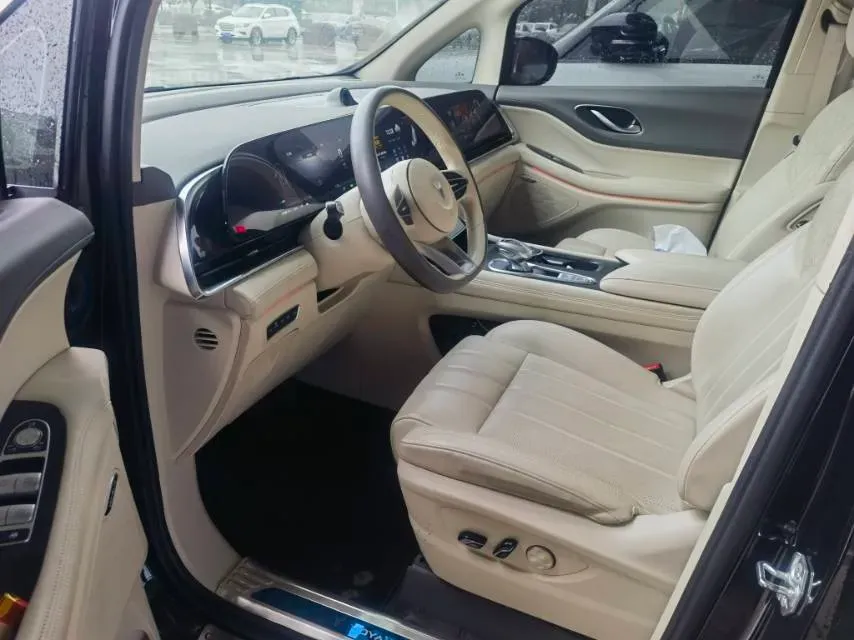 2022 Voyah Dream 1.5T 136HP L4 PHEV 25.57KWH,autocango,china used car exporter,china ev exporter,chinese used car exporter,chinese used ev exporter