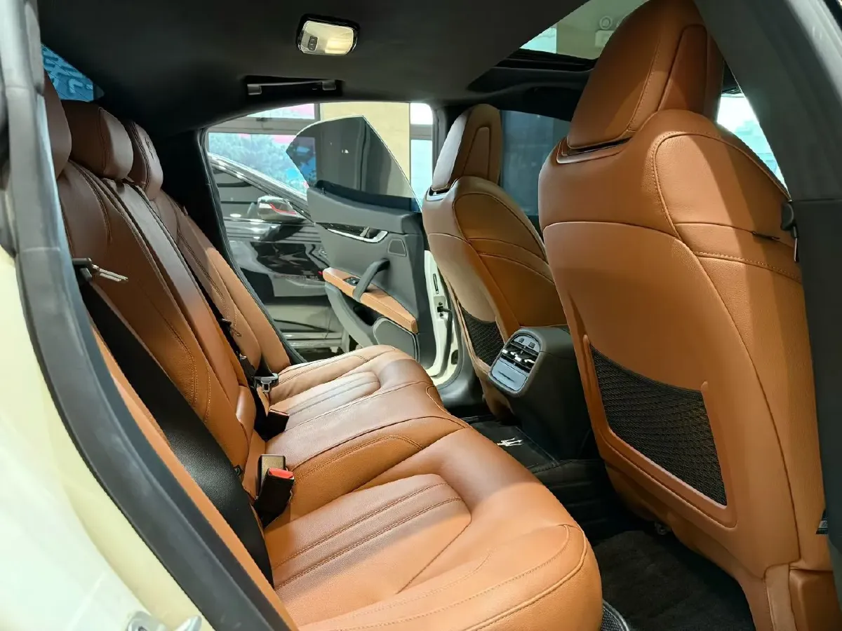 2022 Maserati Ghibli 3.0T 350HP V6 8AT,autocango,china used car exporter,china ev exporter,chinese used car exporter,chinese used ev exporter